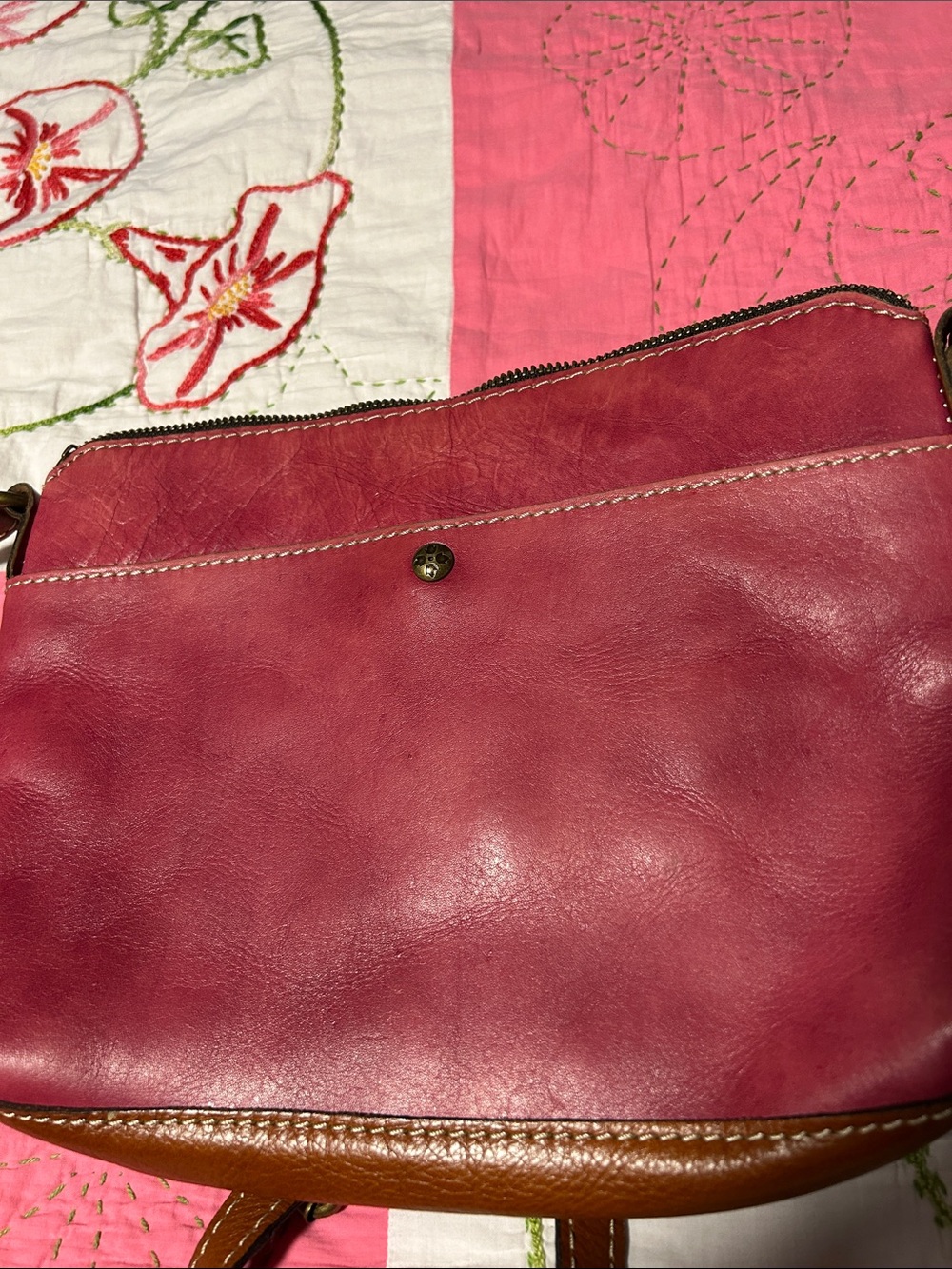 Patricia Nash ! Leather Crossbody Bag - Avelino Pink with Tan Accents - Picture 3 of 7